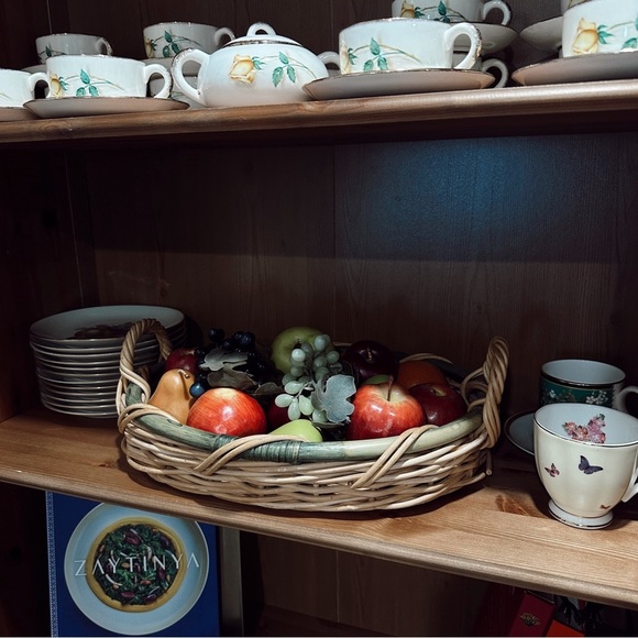 Vintage Decorative Fruit Basket with Assorted Fruits​ - Picture 4 of 4